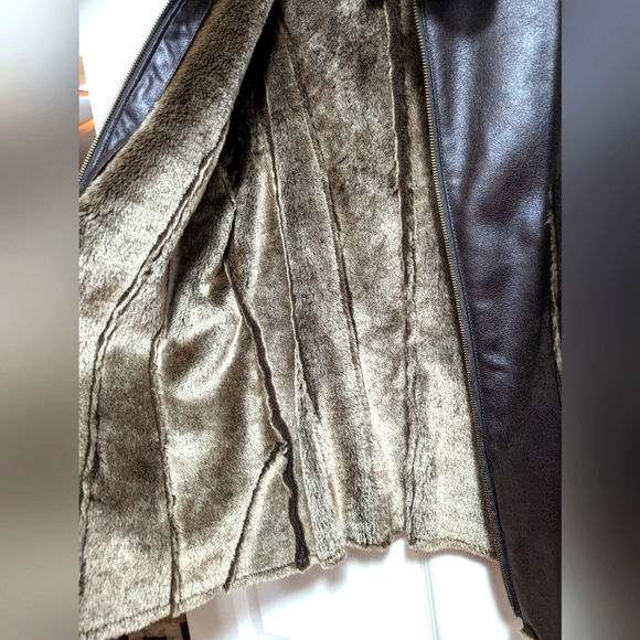 Women's Large aged brown coat with faux fur lining - Picture 7 of 10